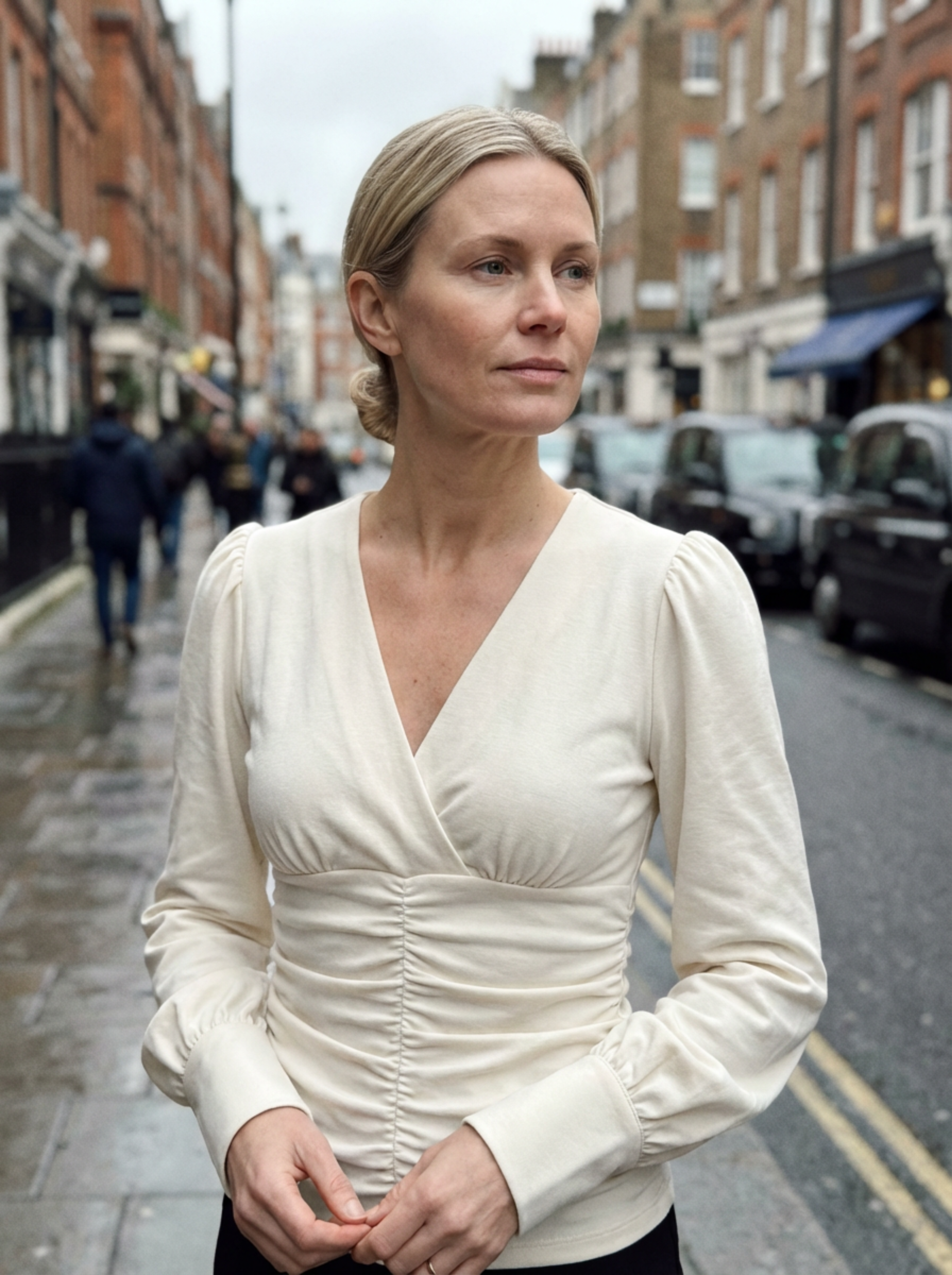 V‑Neck Top for Women with Classic Cut & Long Sleeves